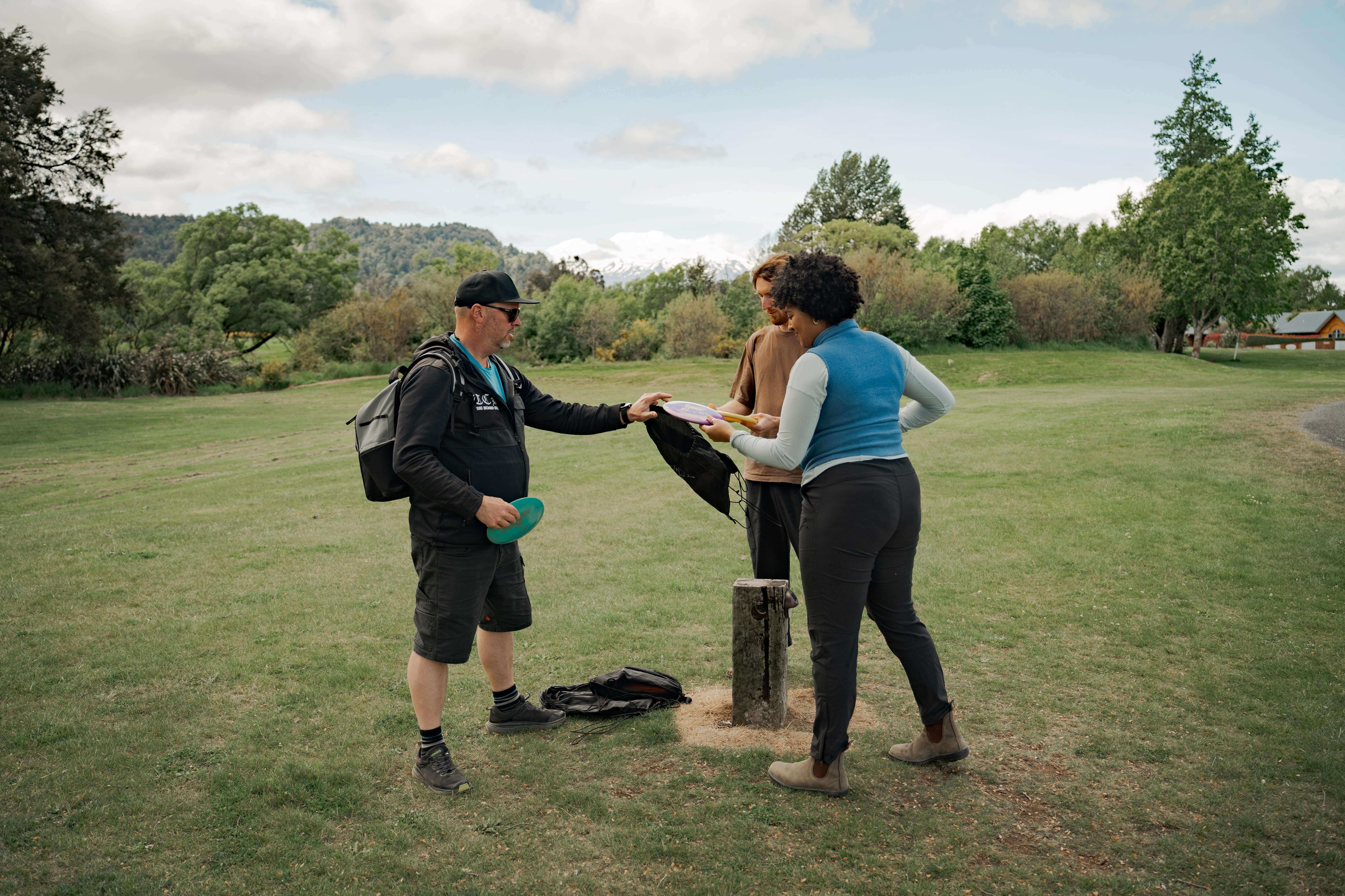 People getting ready to play disc golf - Visit Ruapehu.jpg